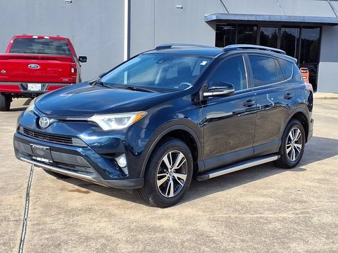 Used 2017 Toyota RAV4 XLE FWD image 3