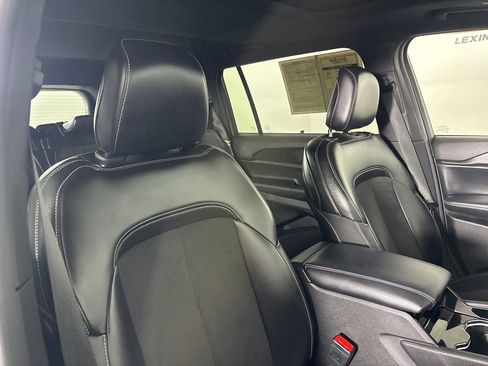 Used 2023 Jeep Grand Cherokee L Laredo image 30