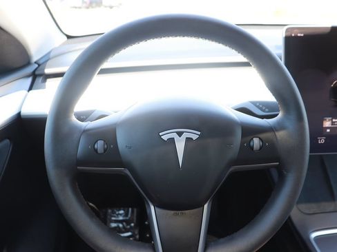 Used 2025 Tesla Model Y Long Range RWD image 17