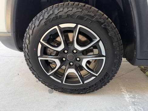 Used 2025 Jeep Compass Trailhawk AWD/4WD image 29