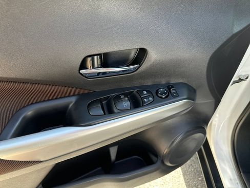Used 2019 Nissan Kicks SR w/ Exterior Package FWD image 17