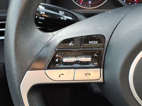 Used 2021 Hyundai Elantra SE image 12