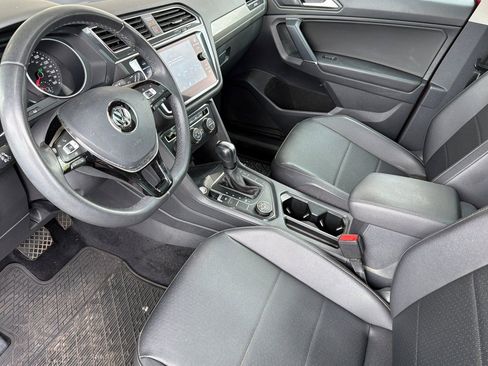 Used 2020 Volkswagen Tiguan SE w/ Panoramic Sunroof Package AWD/4WD image 9