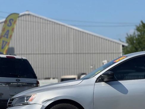 Used 2015 Volkswagen Jetta SE FWD image 17