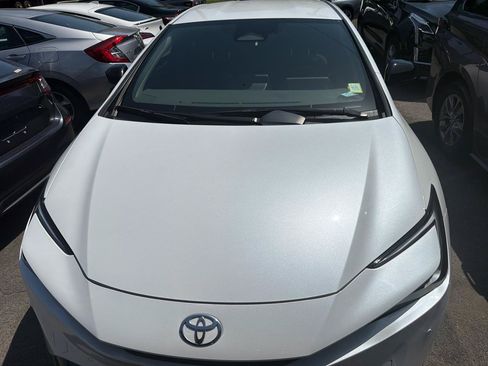Used 2023 Toyota Prius XLE AWD/4WD image 2