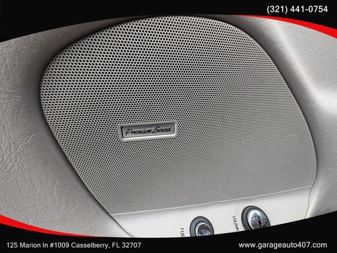 Used 1998 Lincoln Town Car Executive RWD image 10