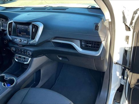 Used 2024 GMC Terrain SLE AWD/4WD image 12
