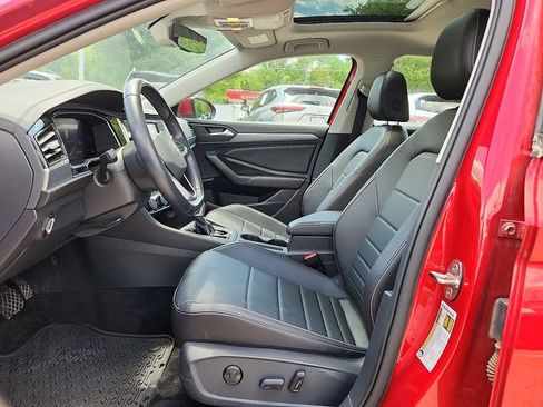 Used 2022 Volkswagen Jetta SE FWD image 13