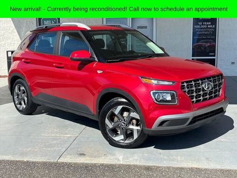 Used 2023 Hyundai Venue SEL image 1