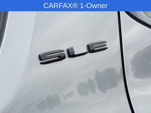 Certified 2022 GMC Acadia SLE w/ Driver Convenience Package FWD image 7