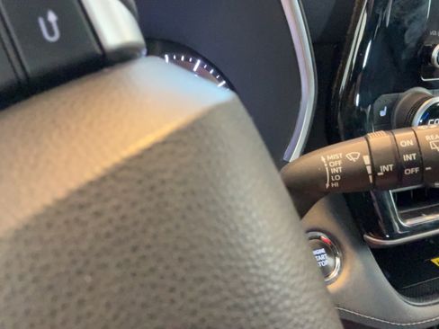 Used 2023 Toyota Highlander XLE FWD image 32