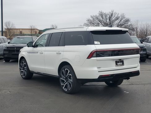 New 2026 Lincoln Navigator Reserve image 3
