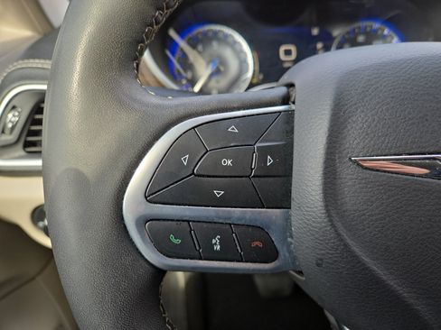 Certified 2023 Chrysler Pacifica Limited image 17