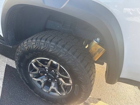 Used 2024 Chevrolet Colorado ZR2 w/ Technology Package AWD/4WD image 7