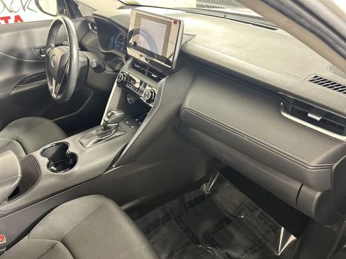 Used 2023 Toyota Venza LE image 26
