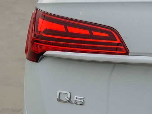 Used 2021 Audi Q5 Premium Plus w/ Premium Plus Package image 11