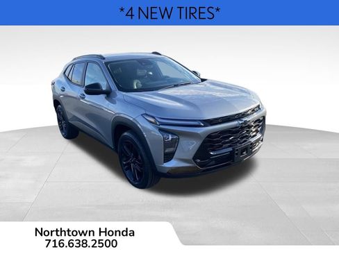 Used 2024 Chevrolet Trax ACTIV w/ Driver Confidence Package FWD image 2