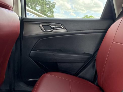 Used 2023 Kia Sportage LX image 16