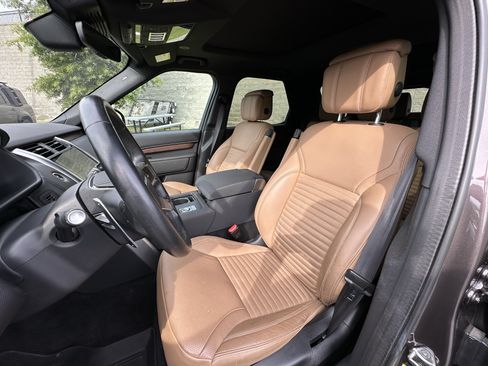 Used 2023 Land Rover Discovery Metropolitan Edition AWD/4WD image 17