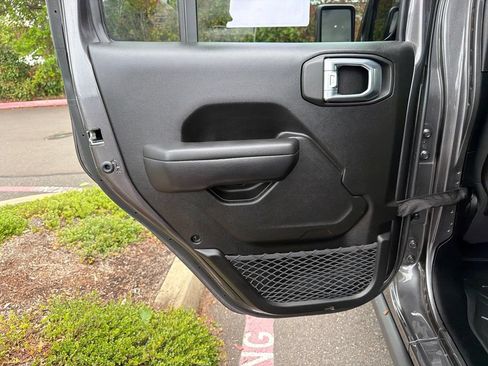 Used 2025 Jeep Gladiator Mojave w/ Convenience Group AWD/4WD image 28