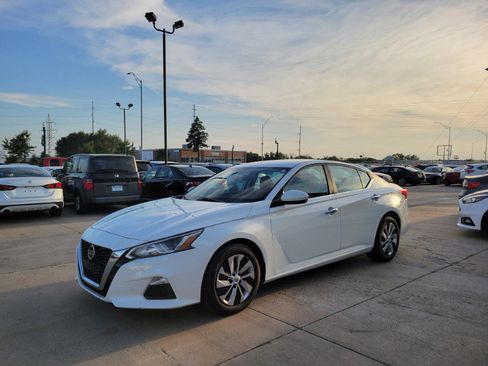 Used 2020 Nissan Altima 2.5 S FWD image 3