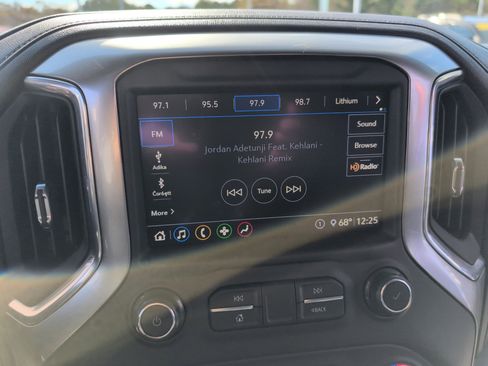 Used 2020 Chevrolet Silverado 1500 LTZ image 21