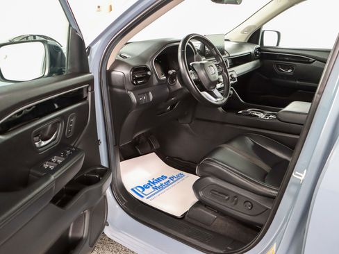 Used 2023 Honda Pilot Touring image 3