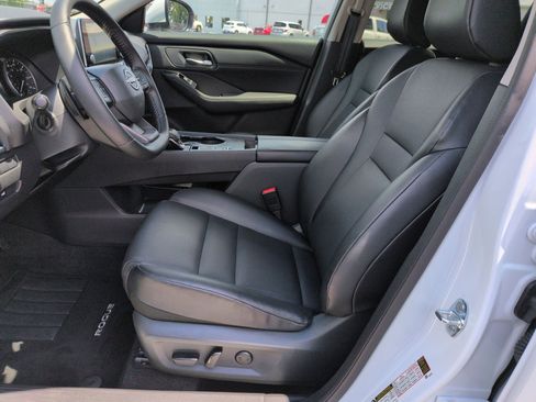 Used 2025 Nissan Rogue SV w/ SV Premium Package FWD image 15