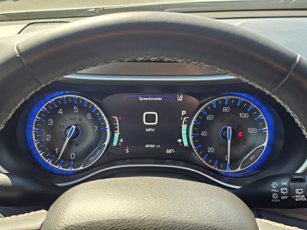Used 2024 Chrysler Pacifica Touring-L FWD image 18