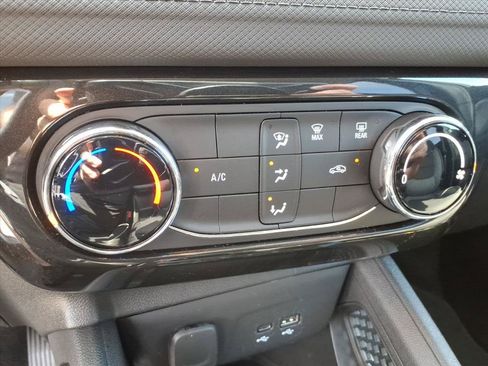 Used 2025 Chevrolet TrailBlazer LT AWD/4WD image 29