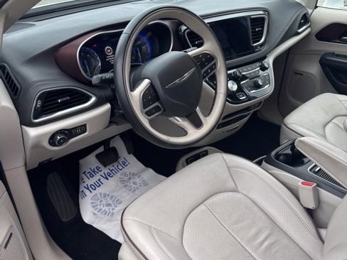 Certified 2018 Chrysler Pacifica Limited w/ Advanced Safetytec Group image 12