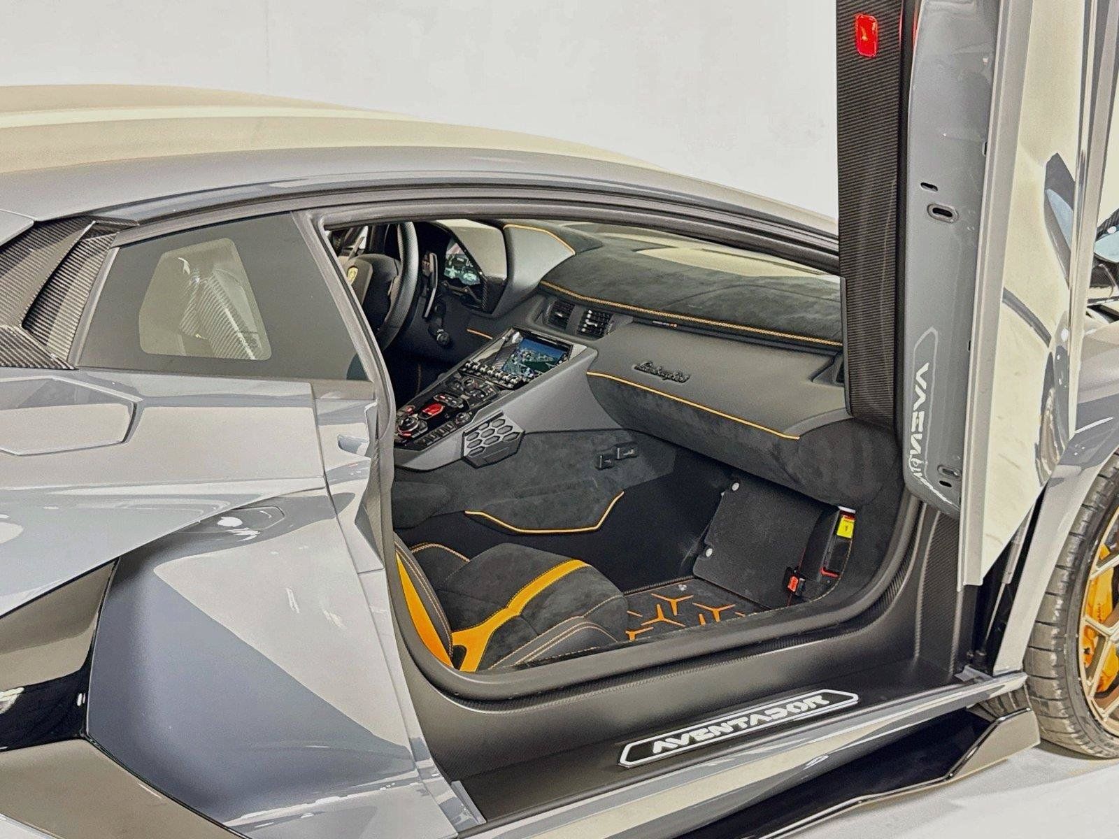 Used 2020 Lamborghini Aventador SVJ AWD/4WD image 25