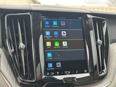 Used 2023 Volvo XC60 B5 Plus image 37