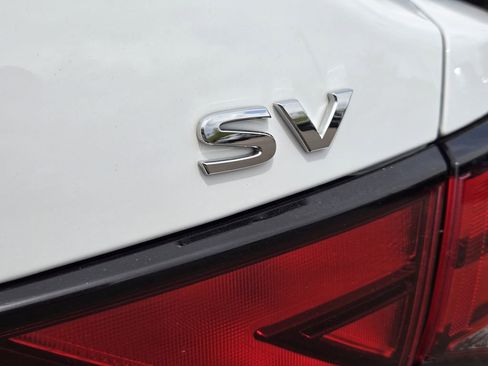 Used 2024 Nissan Sentra SV FWD image 8