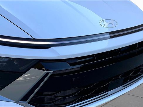 Used 2025 Hyundai Sonata SE FWD image 31