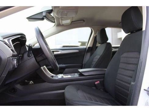 Used 2020 Ford Fusion SE FWD image 11