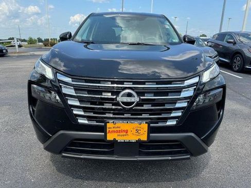 Certified 2026 Nissan Rogue SV FWD image 9