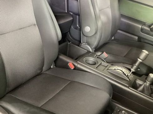 Used 2013 Toyota FJ Cruiser 4WD image 15