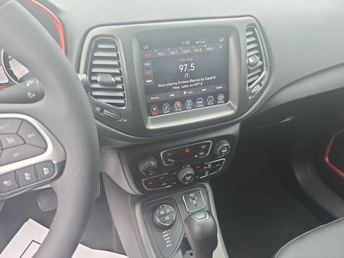 Used 2021 Jeep Compass Trailhawk image 20