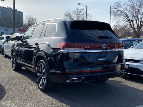 Certified 2025 Volkswagen Atlas SEL Premium R-Line image 2