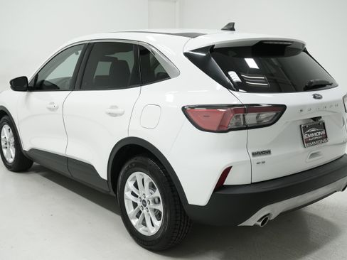 Used 2020 Ford Escape SE image 6