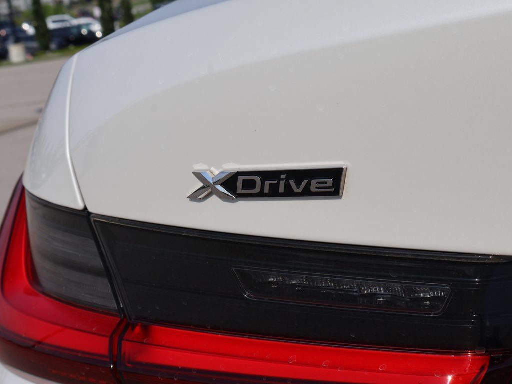 Used 2026 BMW 330i xDrive Sedan w/ Convenience Package AWD/4WD image 9