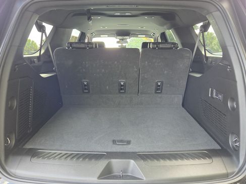 Used 2025 Chevrolet Suburban LT w/ Comfort Package RWD image 8