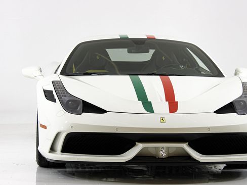 Used 2015 Ferrari 458 Speciale Coupe RWD image 15