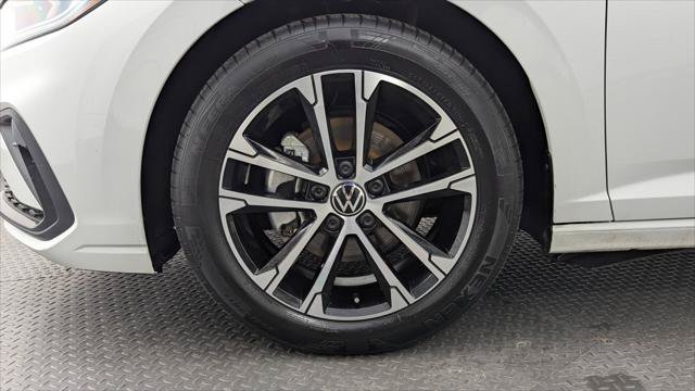 Used 2025 Volkswagen Jetta Sport FWD image 24