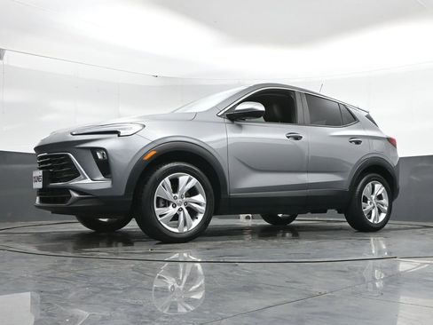 Used 2025 Buick Encore GX Preferred AWD/4WD image 44