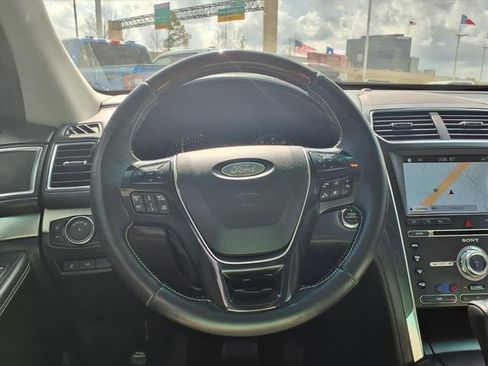 Used 2017 Ford Explorer Platinum image 12