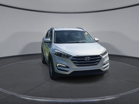 Used 2017 Hyundai Tucson SE Plus w/ Cargo Package FWD image 3