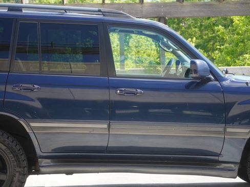 Used 2004 Toyota Land Cruiser AWD/4WD image 31