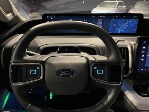 Used 2025 Ford Expedition Active image 13